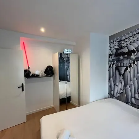 Hollywood 9 People - Khbnb Center *