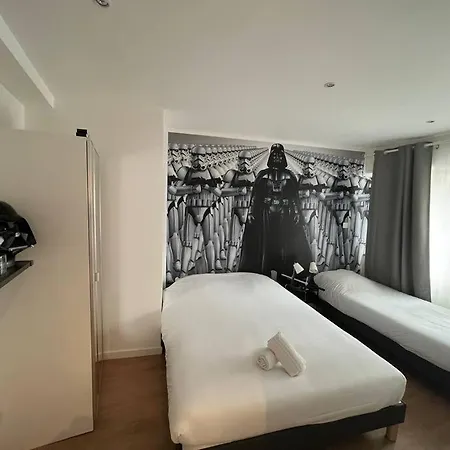 Hollywood 9 People - Khbnb Center *