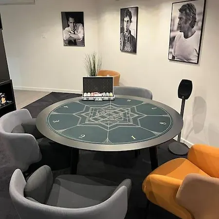 아파트 Hollywood 9 People - Khbnb Center *