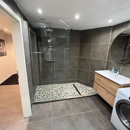 Hollywood 9 People - Khbnb Center 아파트