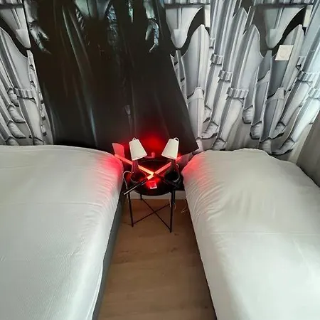 Hollywood 9 People - Khbnb Center 스트라스부르